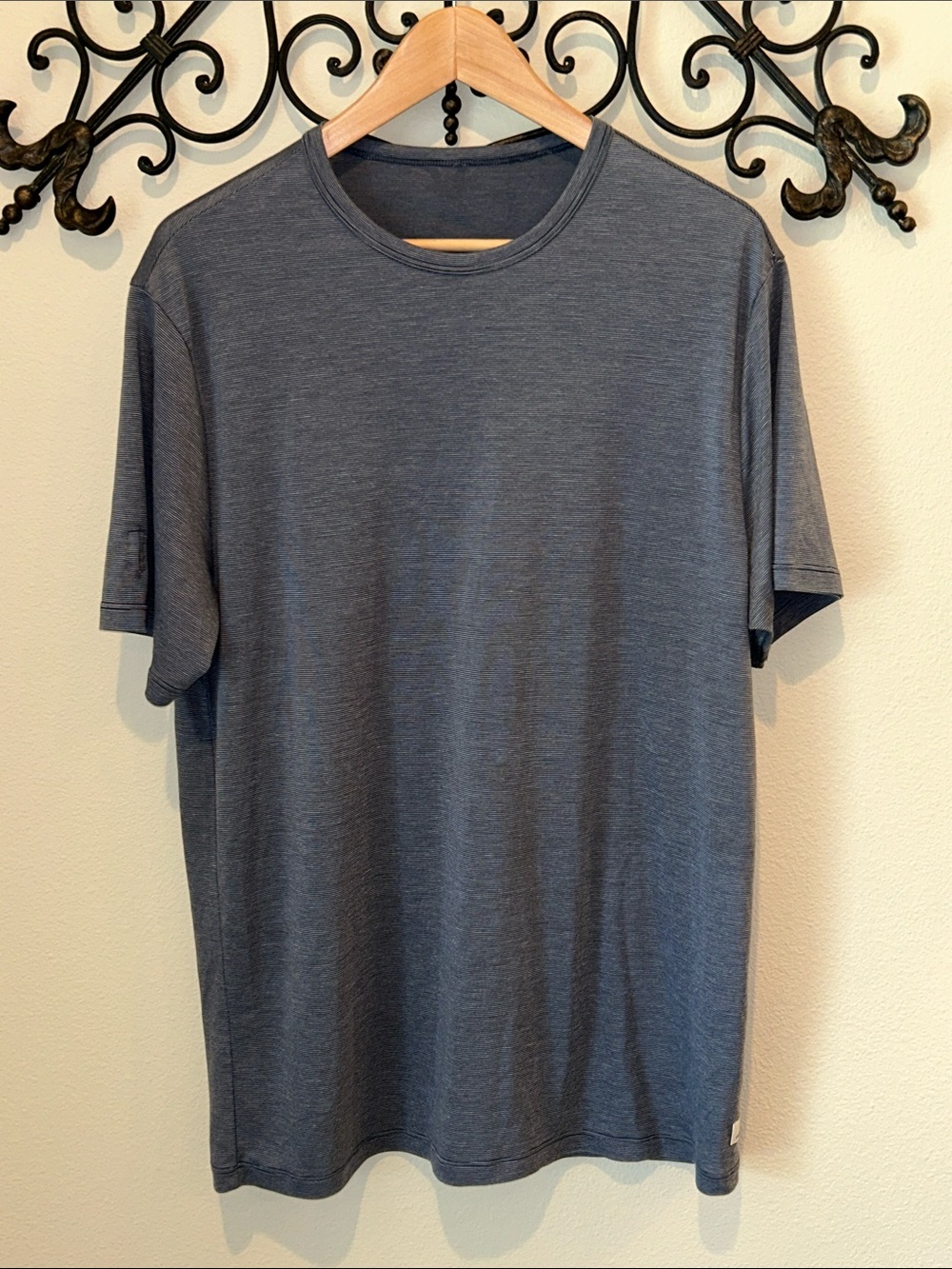 VUORI MENS "MARINA STRIPE" SHORT SLEEVE SHIRT SIZE XLARGE